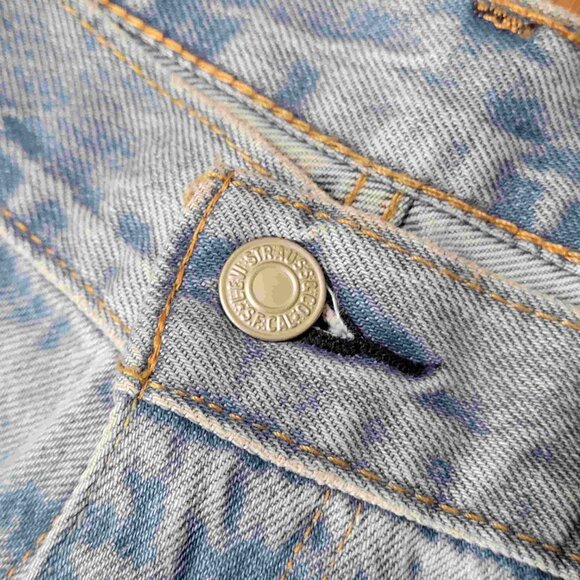 Levi's Men's 469 Loose Denim Shorts Light Score Wash 42 x 12 394340015 Cotton - Picture 2 of 7